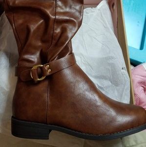 Women's upper-calf brown boots 9W